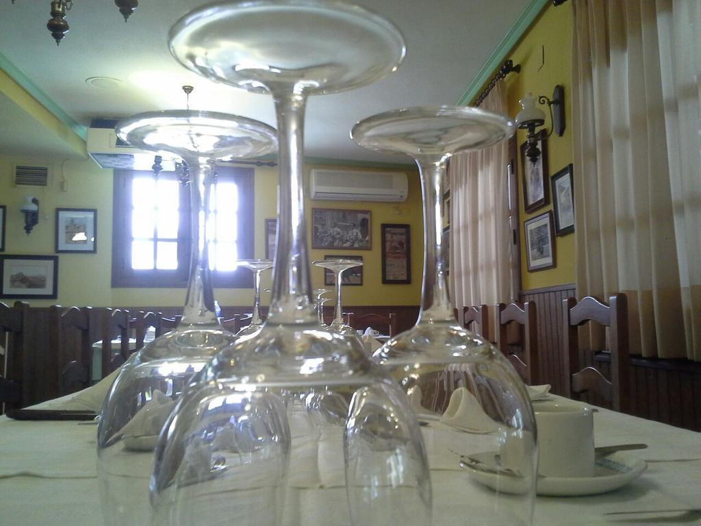 Hostal Restaurante Villa De Sepúlveda Exteriör bild
