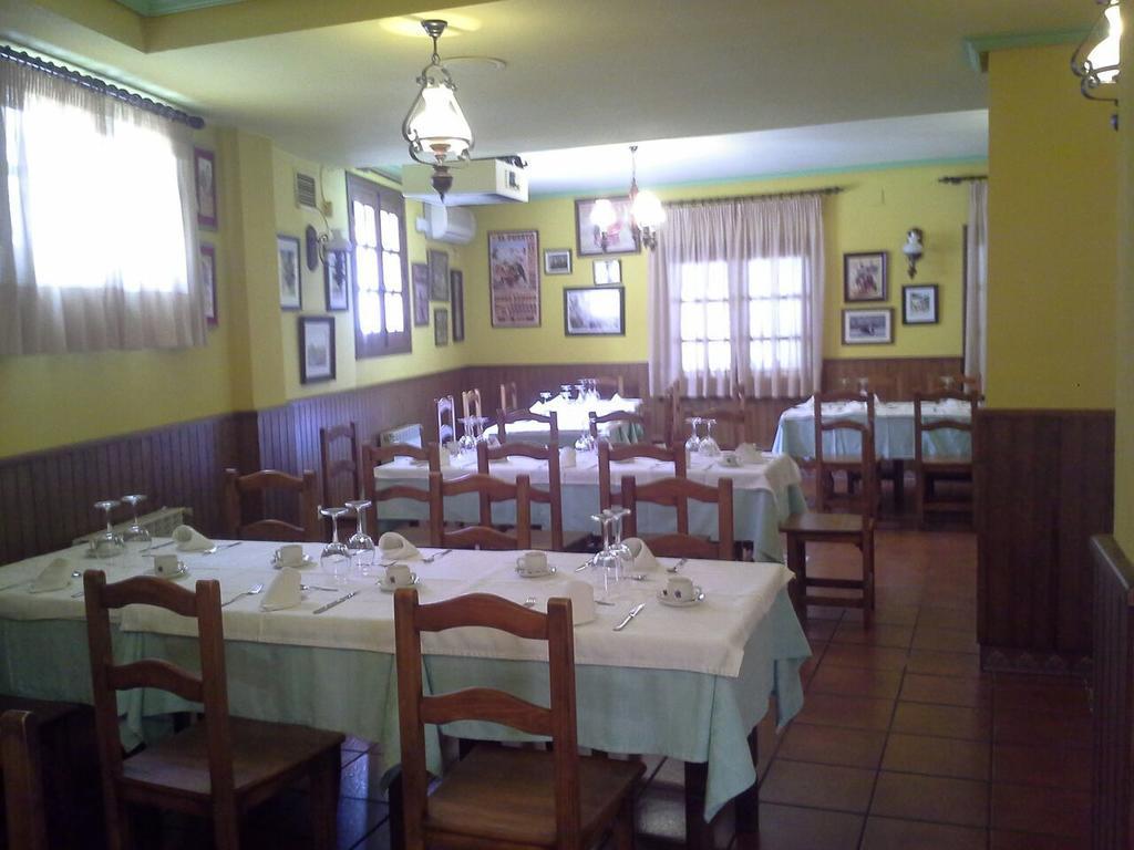 Hostal Restaurante Villa De Sepúlveda Exteriör bild