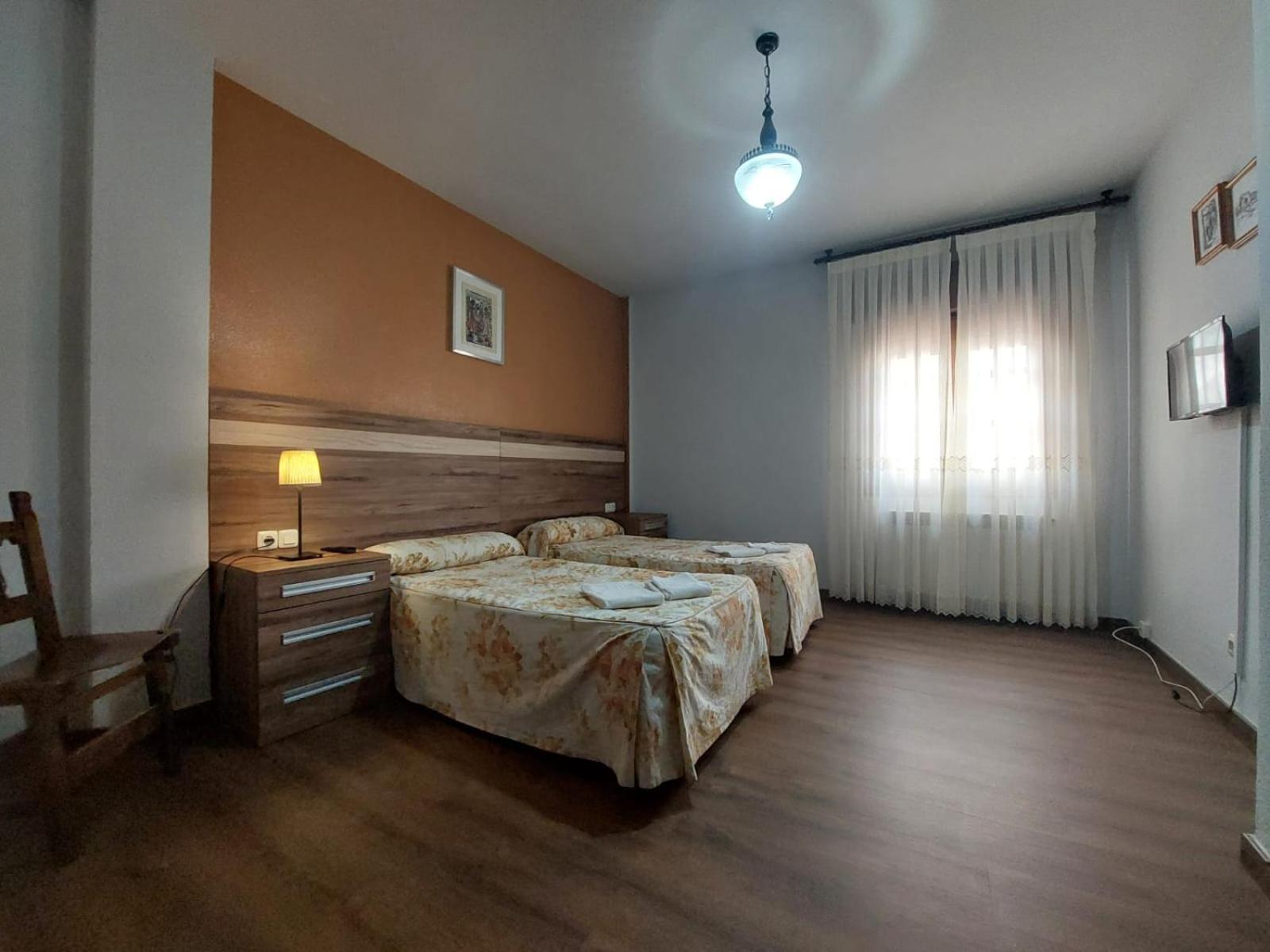 Hostal Restaurante Villa De Sepúlveda Exteriör bild
