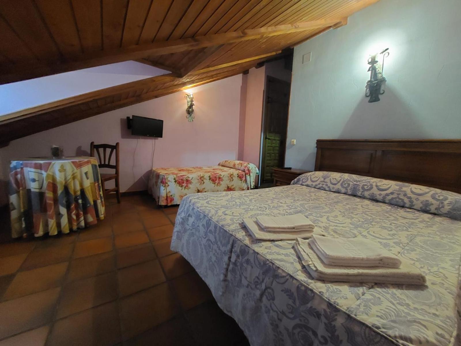 Hostal Restaurante Villa De Sepúlveda Exteriör bild