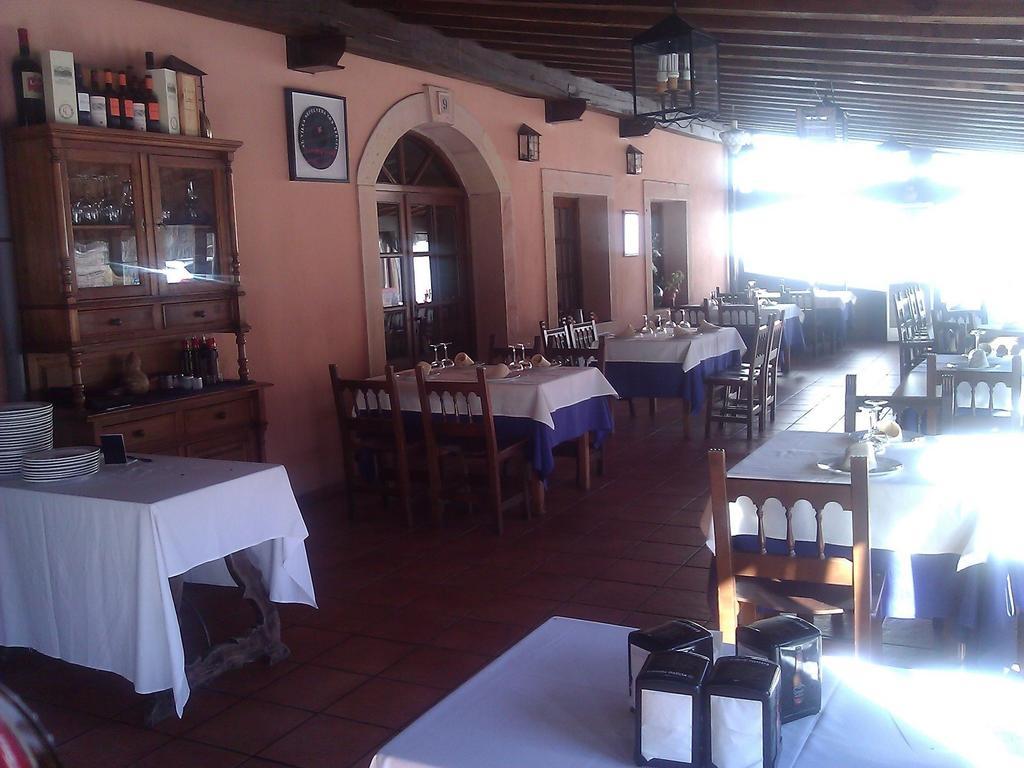 Hostal Restaurante Villa De Sepúlveda Exteriör bild